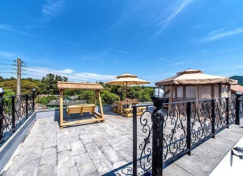 Dongbackdongsan Pension Чеджу Екстериор снимка